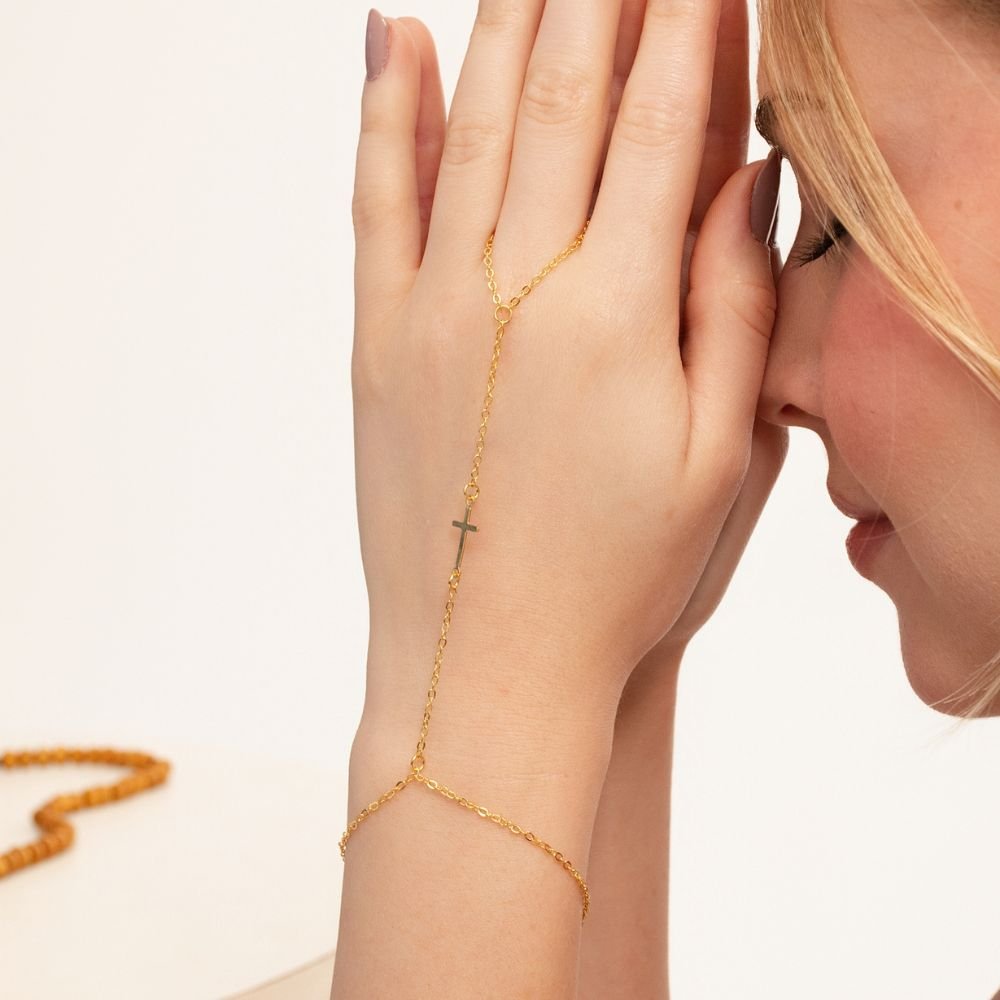 PULSEIRA DE MAO (HAND CHAIN) ELO CADEADO COM CRUZ + 7 CM EXT